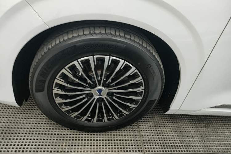 Used Denza D9 2024 DM-i 1050 Luxury Model

