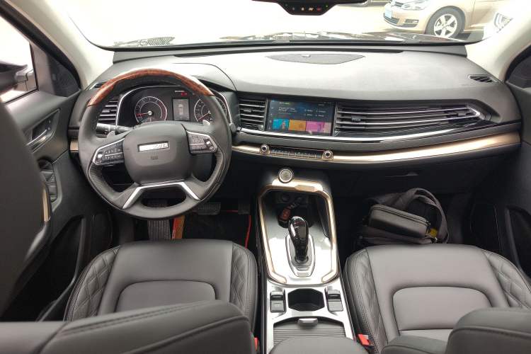 Used Haval H6 2020 1.5 GDIT Automatic Platinum Champion Edition Center Console