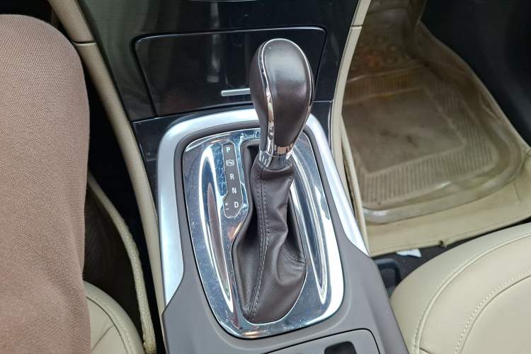 Used Buick Regal 2014 2.0L Elite Fashion Edition Gear Lever