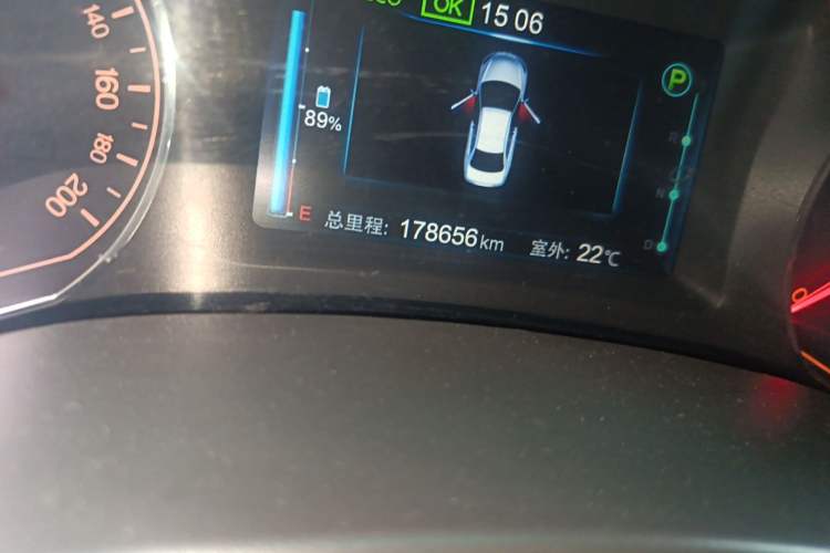 Used BYD e5 2016 300 Luxury Edition Odometer Close Up