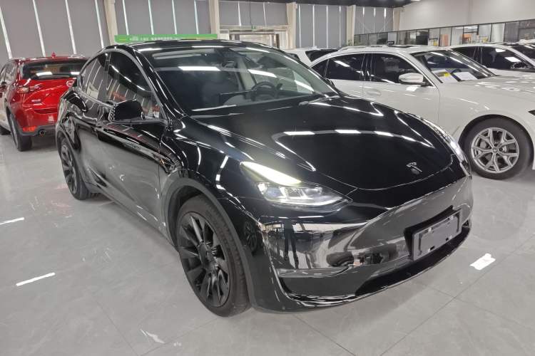 Used Tesla Model Y 2021 Standard Range Rear-Wheel Drive Version Front Right 45 Deg