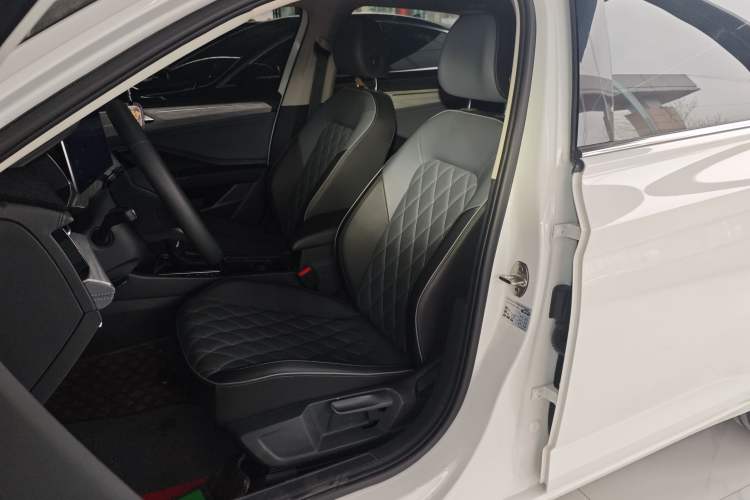 Used Volkswagen Sagitar 2023 300TSI DSG Excellence Edition Left Front Seat