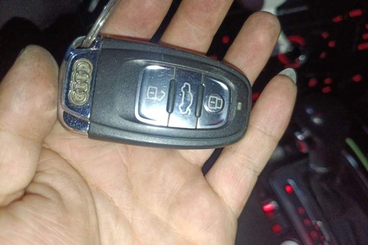 Used Audi A4L 2012 1.8 TFSI Automatic Comfort Model Vehicle Key