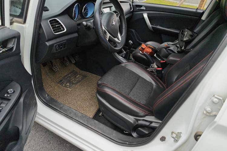 Used Cowin C3 2015 1.5L Manual Gold Diamond Edition
