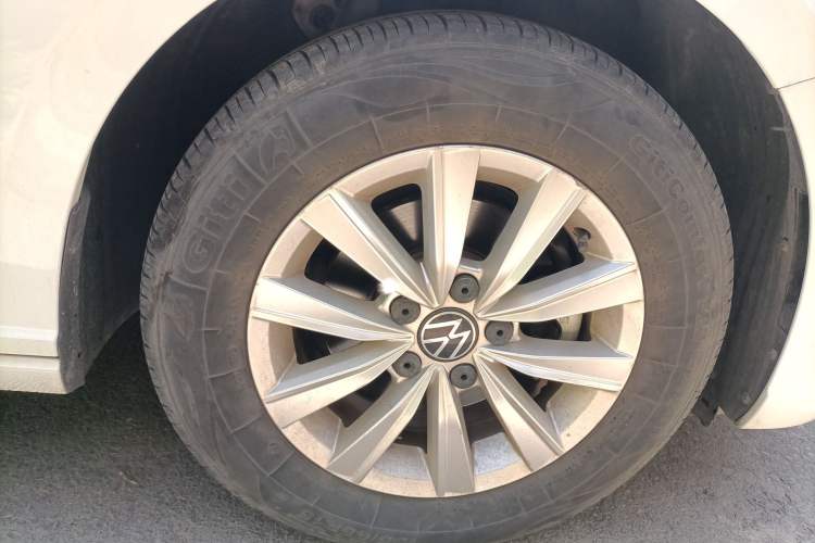 Used Volkswagen Lavida 2022 1.5L Automatic Fashion Edition Right Front Wheel Hub