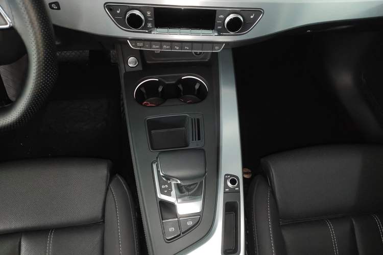 Used Audi A4L 2022 40 TFSI Luxury Dynamic Model
