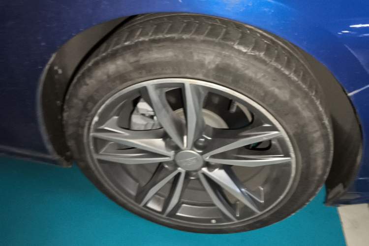 Used Cadillac CT4 2021 28T Luxury Model Right Front Wheel Hub