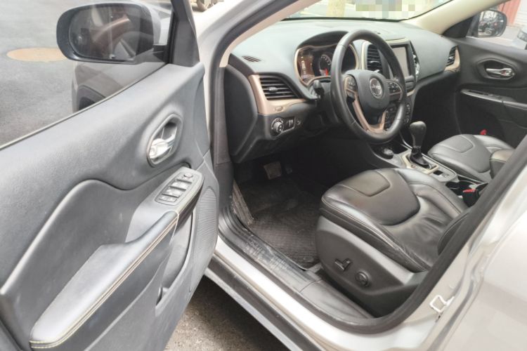 Used Jeep Cherokee 2016 2.4L Superior Edition
