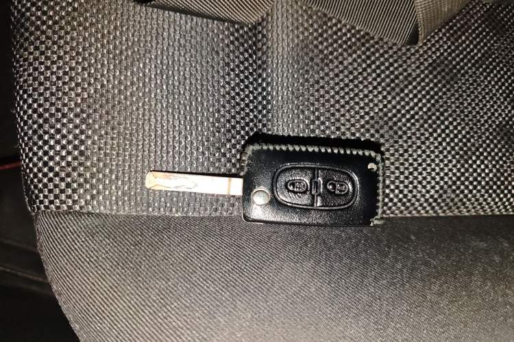 Used Peugeot 307 2010 Sedan 1.6L Manual Comfort Edition Vehicle Key