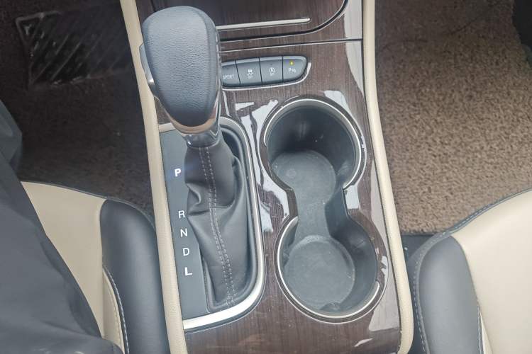 Used Buick Verano 2018 Sedan 15S Automatic Leading Model Gear Lever