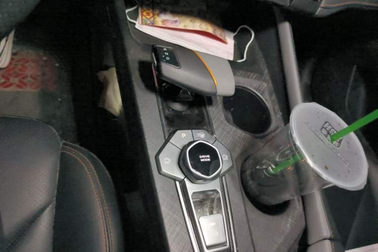 Used CHANGAN UNI-V 2022 1.5T Smart Navigation Version Gear Lever