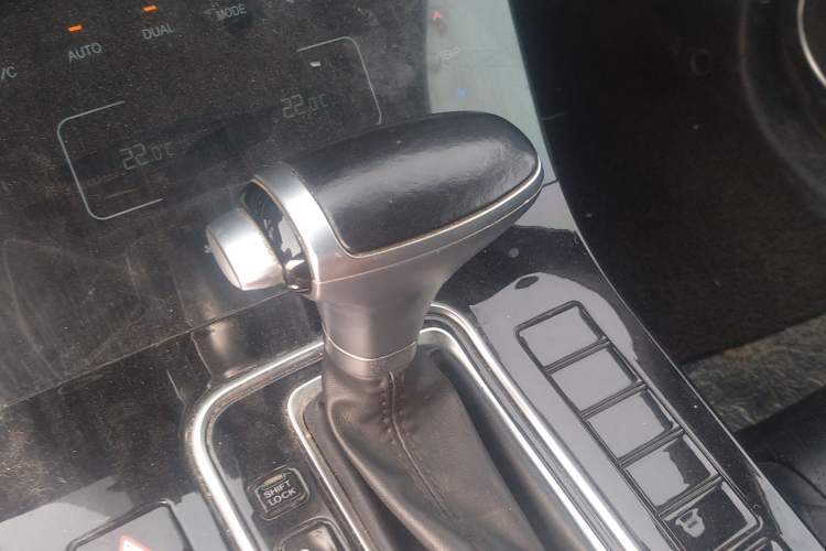 Used Dongfeng Fengon ix7 2020 2.0 TGDI Automatic Two-Wheel Drive Urban Luxury Edition Gear Lever