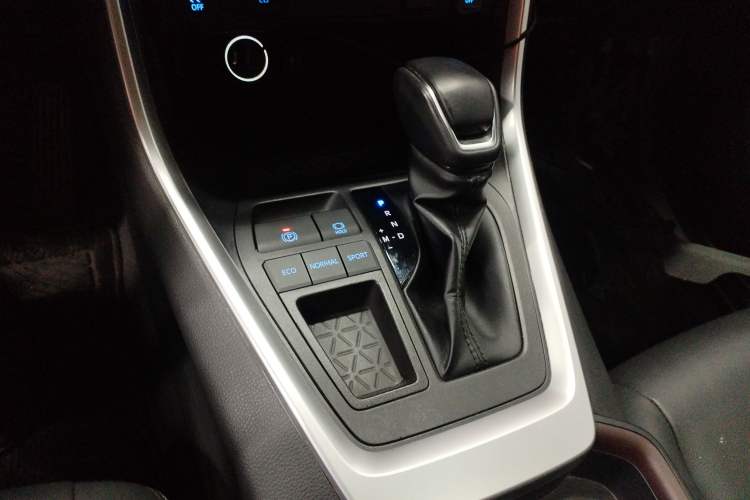 Used Toyota RAV4 2022 2.0L CVT Two-Wheel Drive Fashion Plus Edition Gear Lever