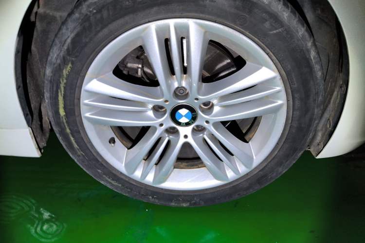 Used BMW 3 Series 2017 320Li Fashion Model Right Front Wheel Hub