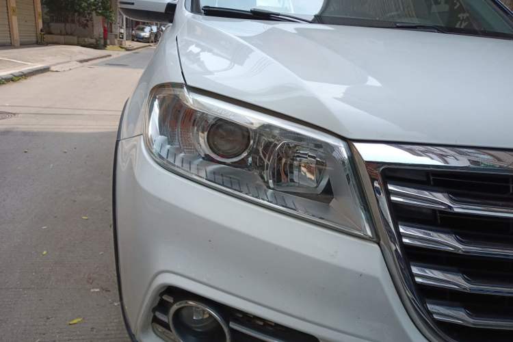 Used Haval H6 2017 Restyled Red-Label Sport Version 1.5T Automatic Two-Wheel Drive Luxury Trim Right Front Headlight