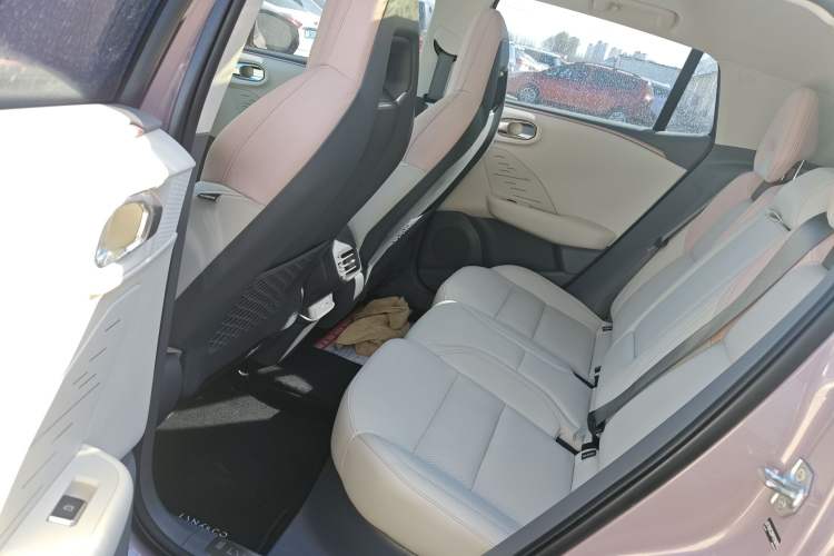 Used Lynk & Co 06 EM-P 2023 EM-P 126 Long-Range Halo Left Rear Seat