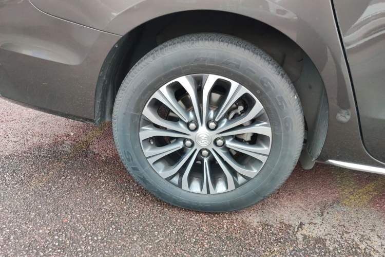 Used Buick GL8 2023 Land Executive Class Comfort Model
