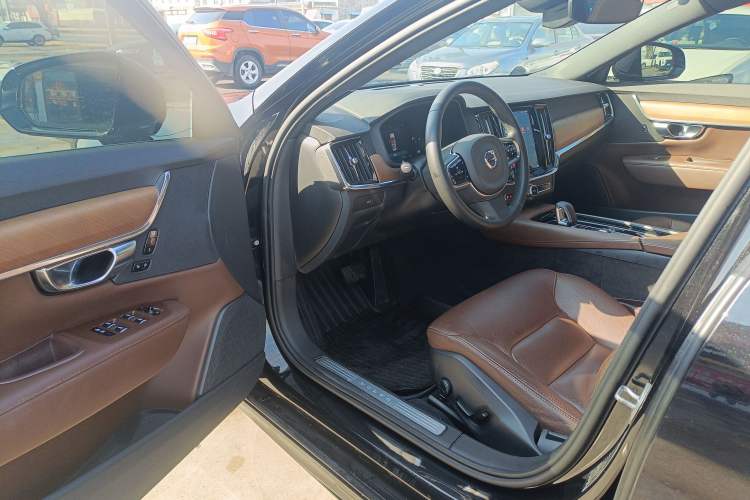 Used Volvo S90 2023 B5 Zhiyi Luxury Edition