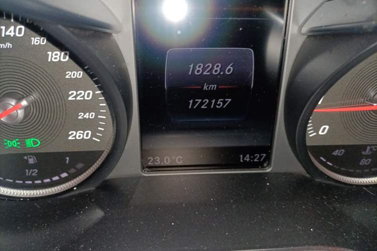 Used Mercedes-Benz V-Class 2017 V 260 L Prestige Extended Edition Odometer Close Up