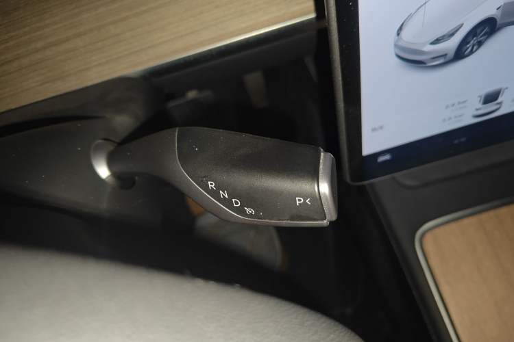 Used Tesla Model Y 2022 Long-Range All-Wheel-Drive Version
