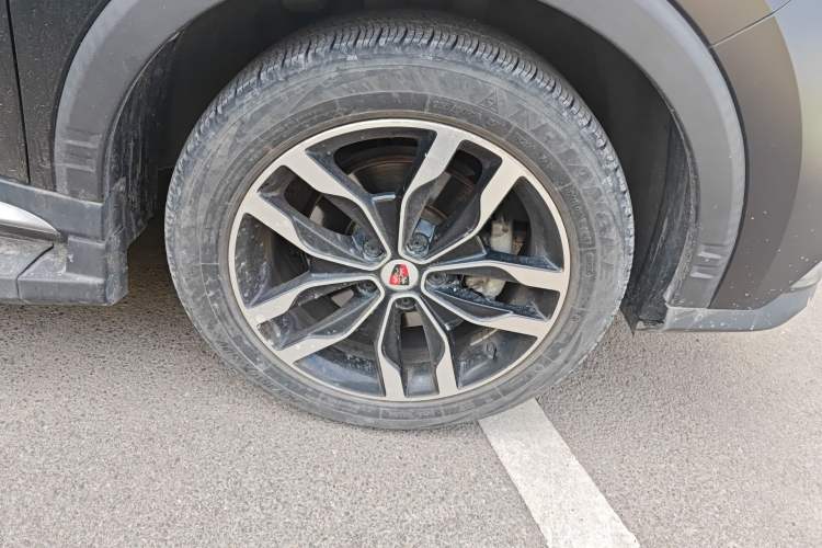 Used Roewe RX5 2016 30T Two-Wheel Drive Automatic Internet Smart Edition Right Front Wheel Hub