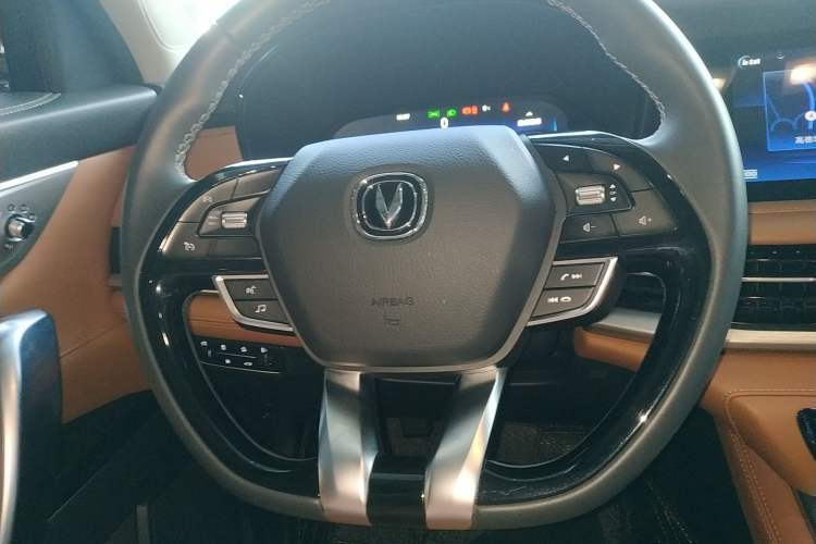 Used Changan CS95 2021 2.0T Four-Wheel Drive Luxury Version
