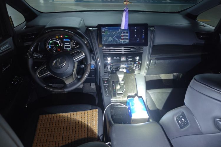 Used Lexus LM 2020 300h Seven-Seat Elegant Edition Center Console