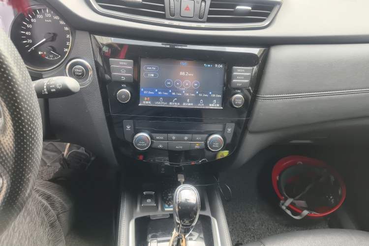 Used Nissan X-Trail 2017 2.5L CVT Leading Edition 4WD Audio And AC Panel