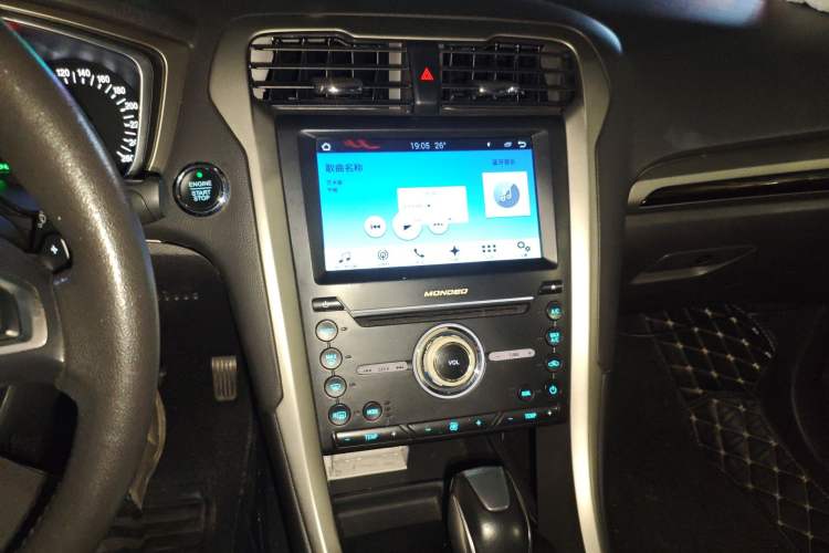 Used Ford Mondeo 2013 2.0L GTDi 200 Fashion Edition Audio And AC Panel