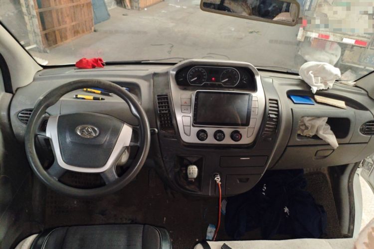 Used SAIC MAXUS Xintu V80 2017 2.5T 5-Speed Manual Aoyuntong National IV Short Wheelbase Ultra-Low Roof 5/6/10-Seater