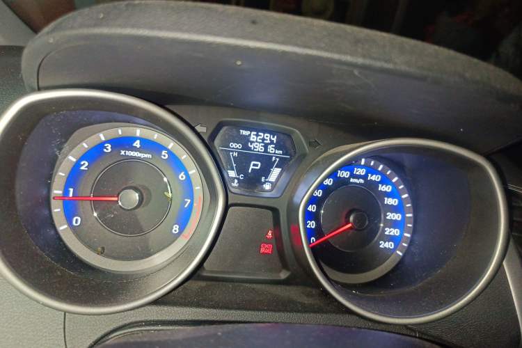 Used Hyundai Elantra (5th Generation / Langdong) 2015 1.6L Automatic Fashion Model Odometer Close Up