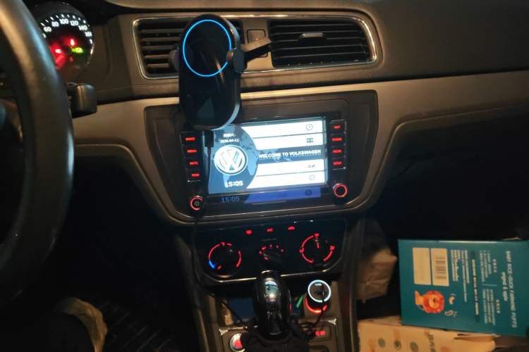 Used Volkswagen Lavida 2017 1.6L Automatic Comfort Edition Audio And AC Panel