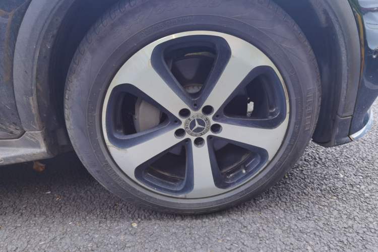 Used Mercedes-Benz GLC 2018 GLC 260 4MATIC Luxury Model Right Front Wheel Hub