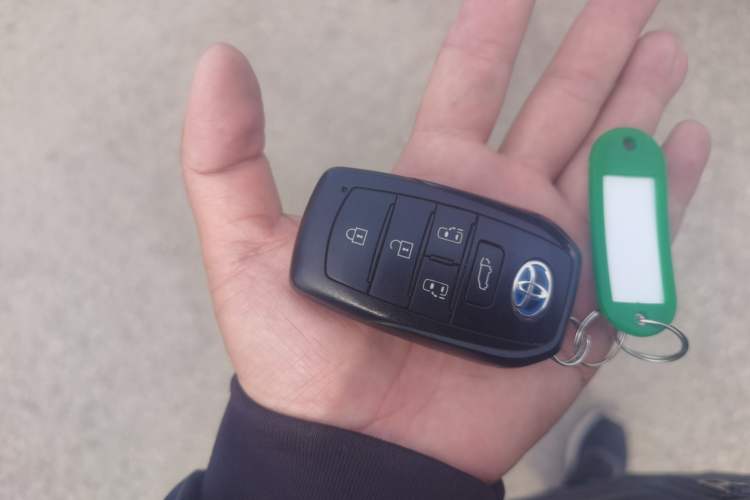 Used Toyota SIENNA 2023 2.5L Hybrid Deluxe Edition