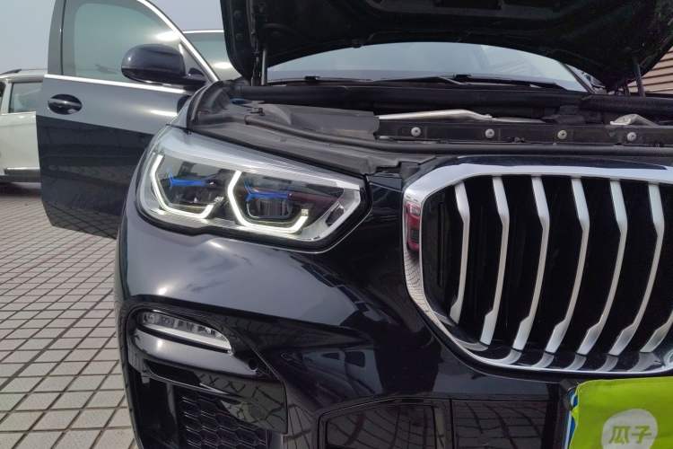 Used BMW X5 2019 xDrive40i Luxury Model with M Sport Package Right Front Headlight