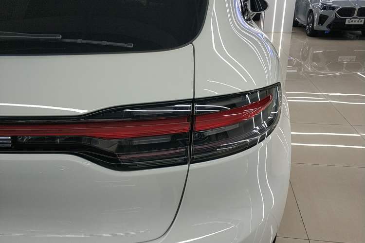 Used Porsche Macan 2023 Macan 2.0T Right Rear Taillight