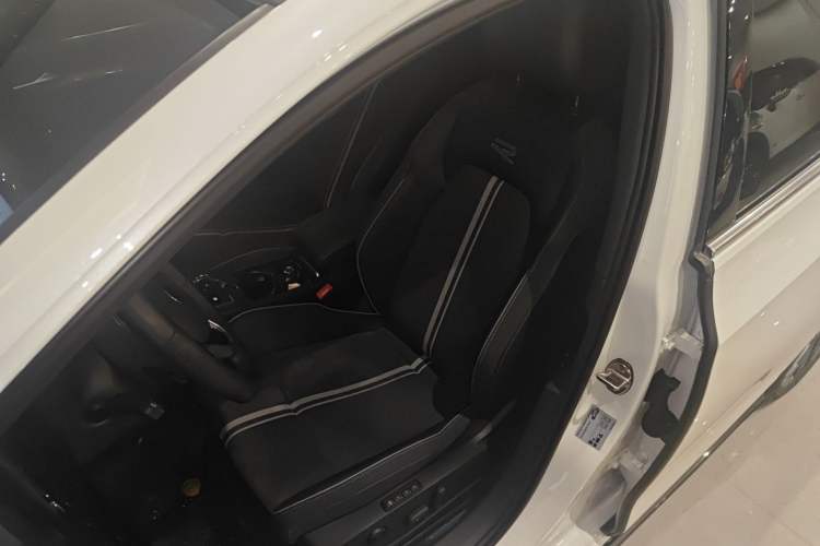 Used Volkswagen Golf 2023 Facelift 280TSI DSG R-Line Lite