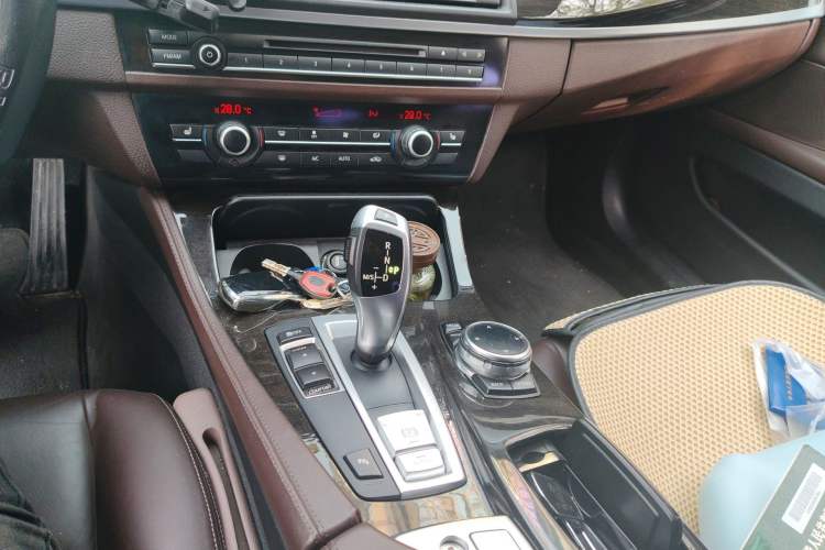 Used BMW 5 Series 2013 525Li Luxury Model Gear Lever