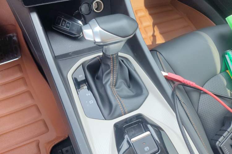 Used Dongfeng Aeolus Yixuan 2023 Mach Edition 1.5L Automatic Chasing Wind Version Gear Lever