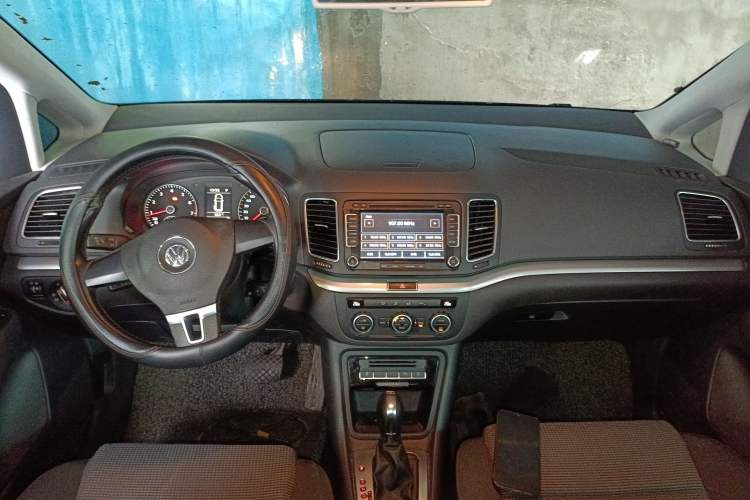 Used Volkswagen Sharan 2013 1.8TSI Standard Model Euro IV Center Console