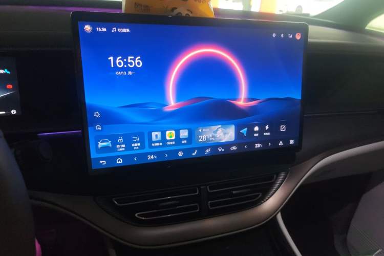 Used Denza D9 2022 DM-i 970 Four-Wheel Drive Flagship Model Audio And AC Panel