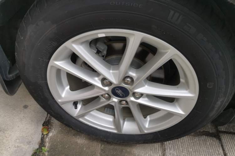 Used Ford Focus 2017 Sedan 1.6L Automatic Fashion Edition Smart Drive Version Right Rear Wheel Hub