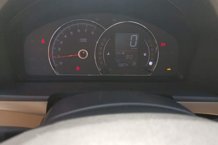 Used Roewe 350 2015 1.5L Automatic Luxury Sunroof Edition Odometer Close Up