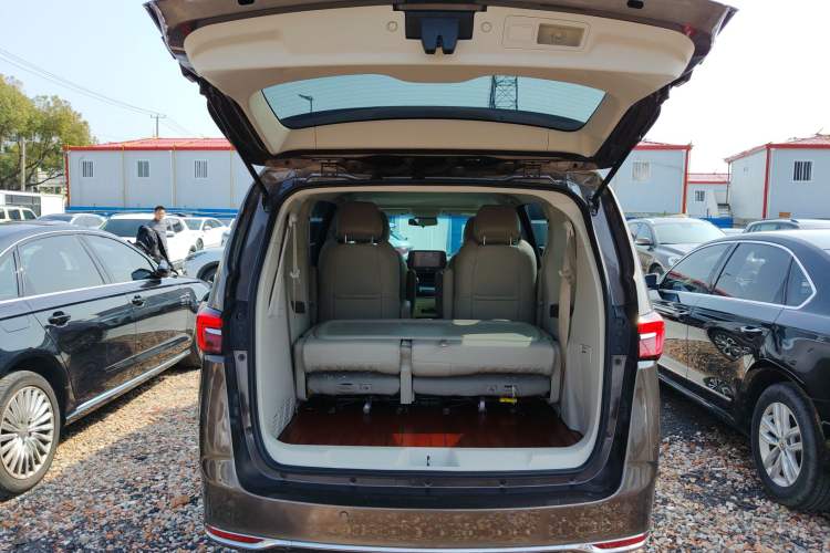 Used Buick GL8 2023 Land Executive Class Comfort Model