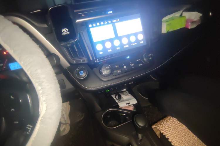 Used Toyota RAV4 2016 2.0L CVT Two-Wheel Drive Fashion Edition China V Standard