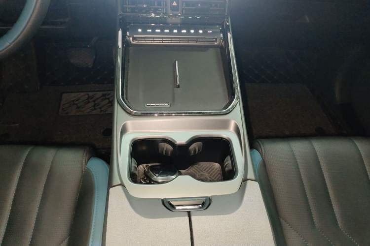 Used JETOUR Shanhai L6 2024 1.5TD DHT MAX
