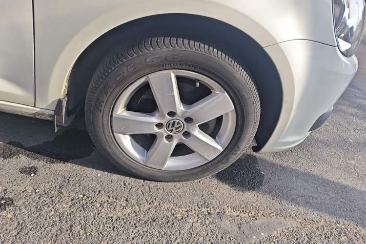 Used Volkswagen Touran 2015 1.4T Manual Fashion Edition 5-Seater Right Front Wheel Hub