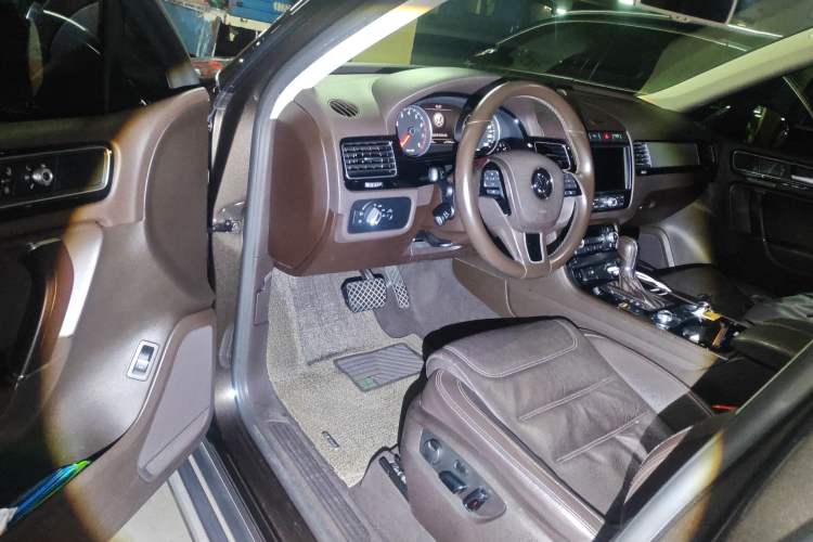 Used Volkswagen Touareg 2016 3.0 TSI Ignis Edition Driver Seat