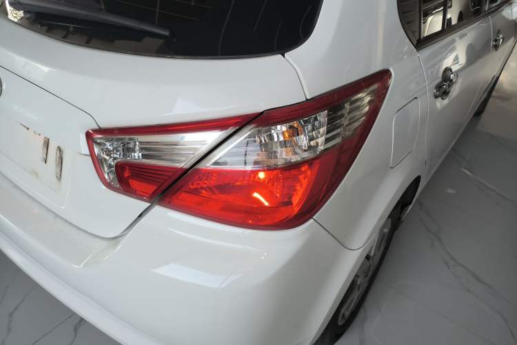 Used Venucia R50 2013 1.6L Automatic Luxury Edition
