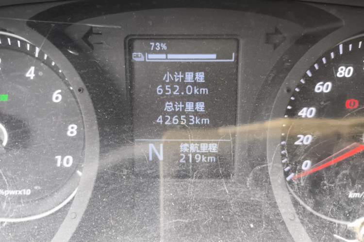 Used Wuling Yangguang 2024 300KM Comfort Version Passenger Van 75kW Odometer Close Up